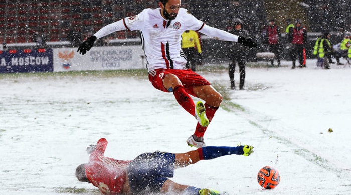 Treo Giò Trong Bóng Đá Là Gì? Những Quy Định Quan Trọng Bạn Cần Biết