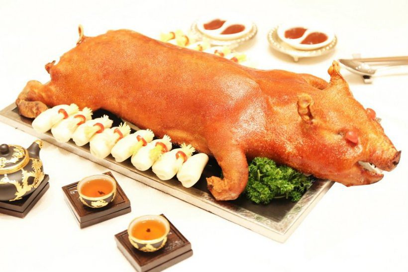 Heo sữa quay phong cách hiện đại Sài Gòn